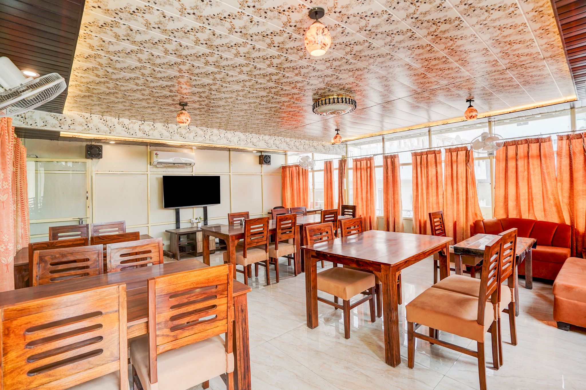 Food & Dining