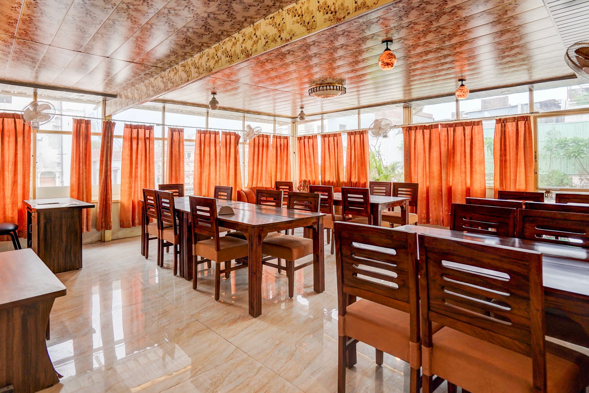 Food & Dining