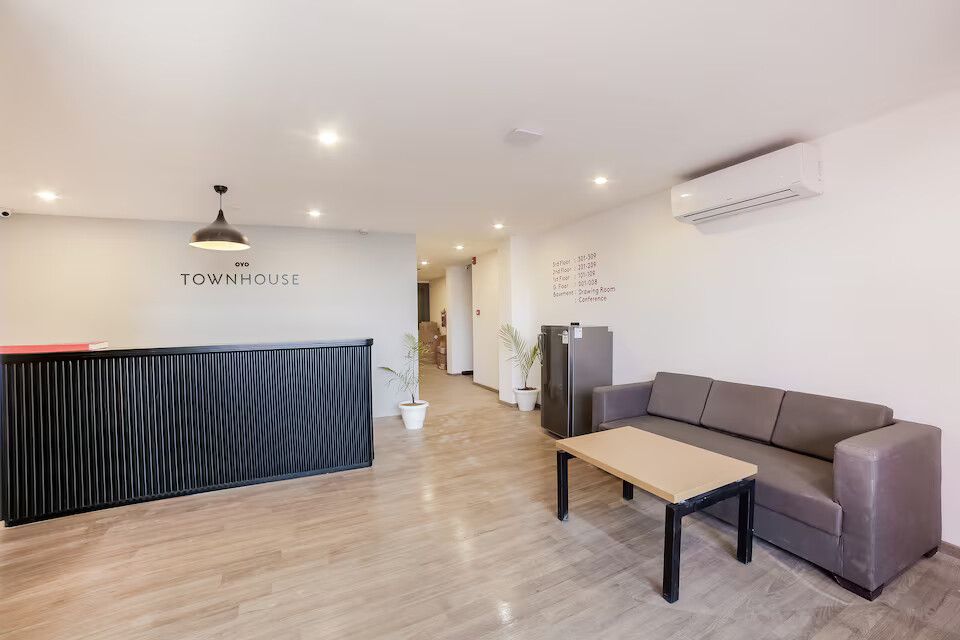 undefined OYO Townhouse 213 Artemis Hospital 2