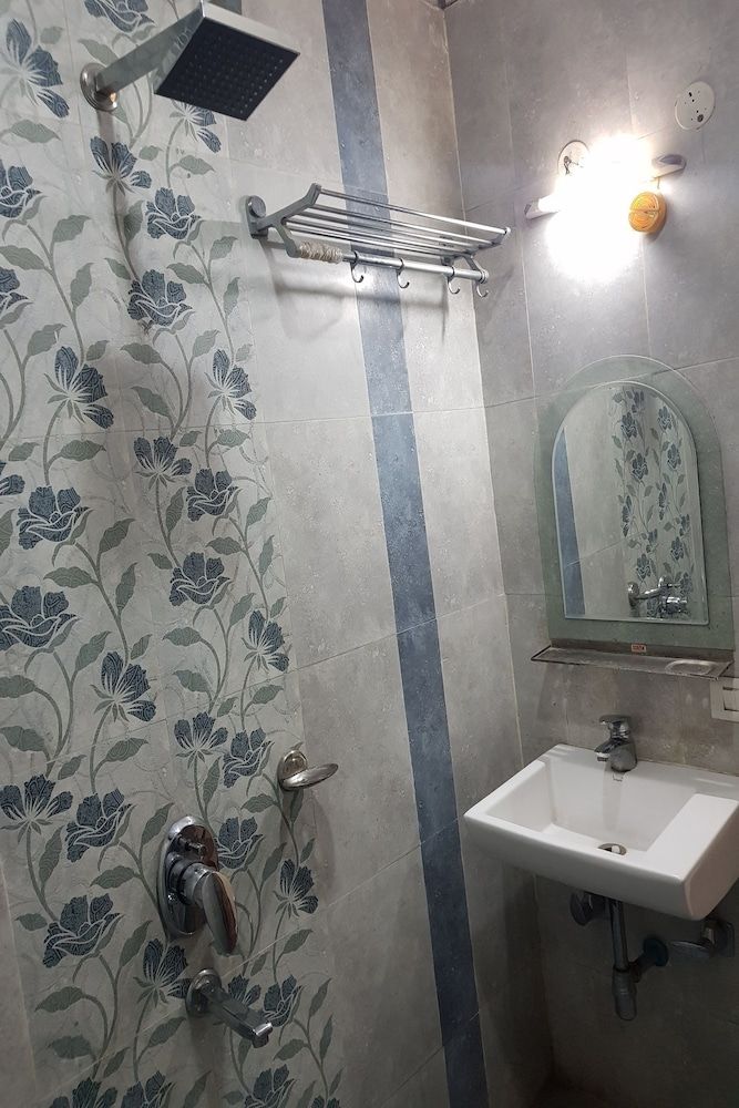 OYO 23649 Hotel Anand Standard Room 6