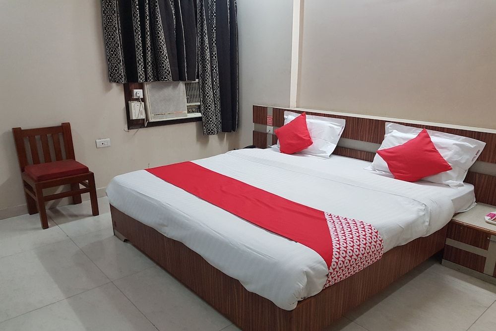 OYO 23649 Hotel Anand Standard Room 4