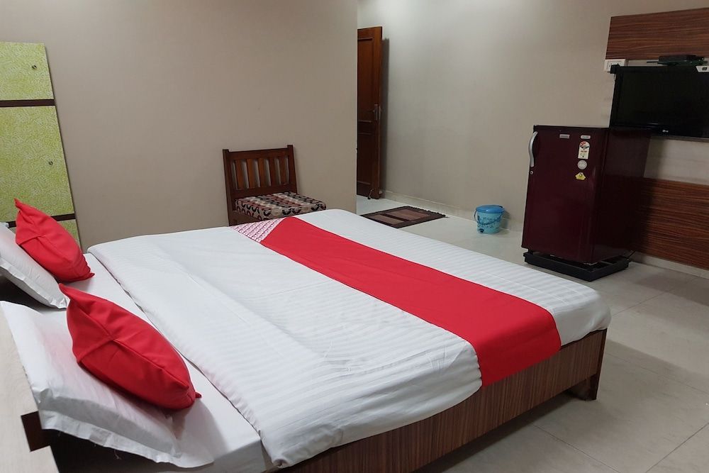 OYO 23649 Hotel Anand Standard Room 5