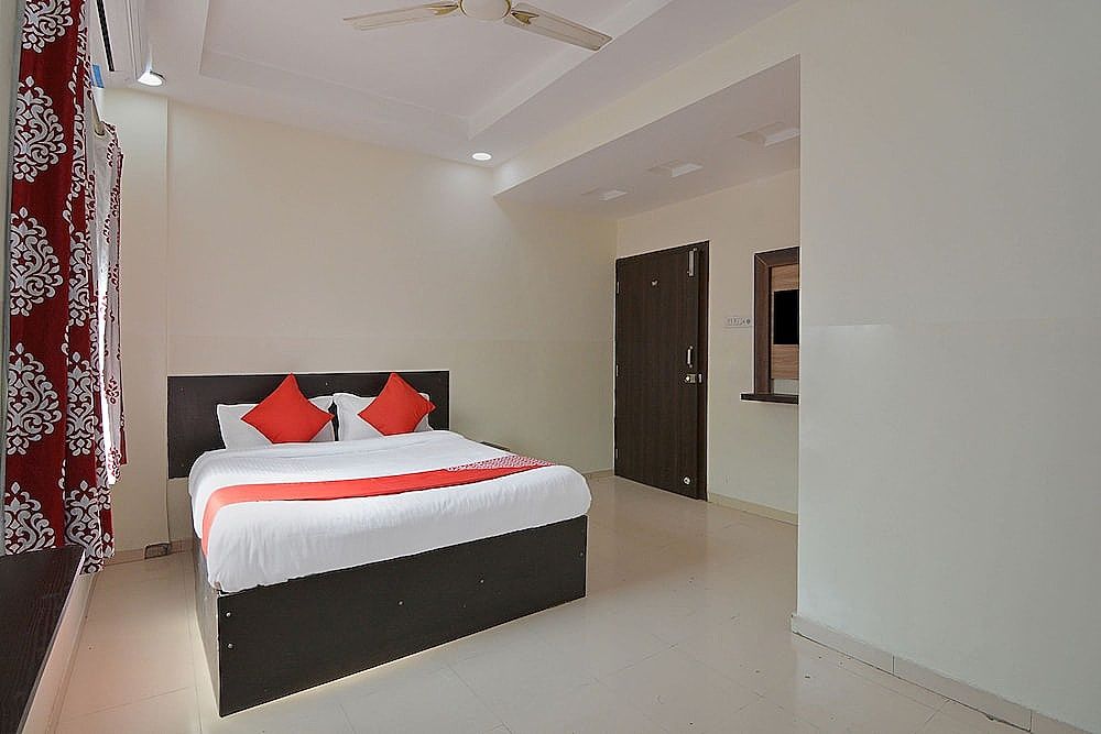 undefined OYO 23697 Hotel Krishna Palace 2