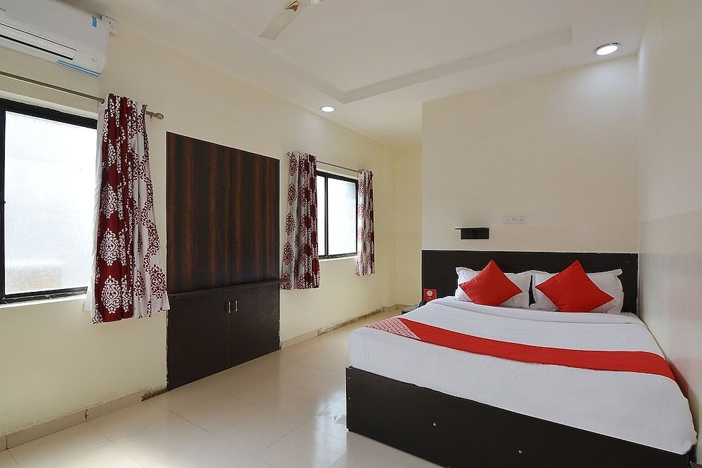 undefined OYO 23697 Hotel Krishna Palace
