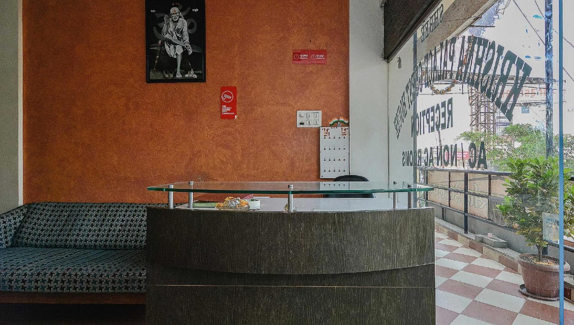 undefined OYO 23697 Hotel Krishna Palace 2