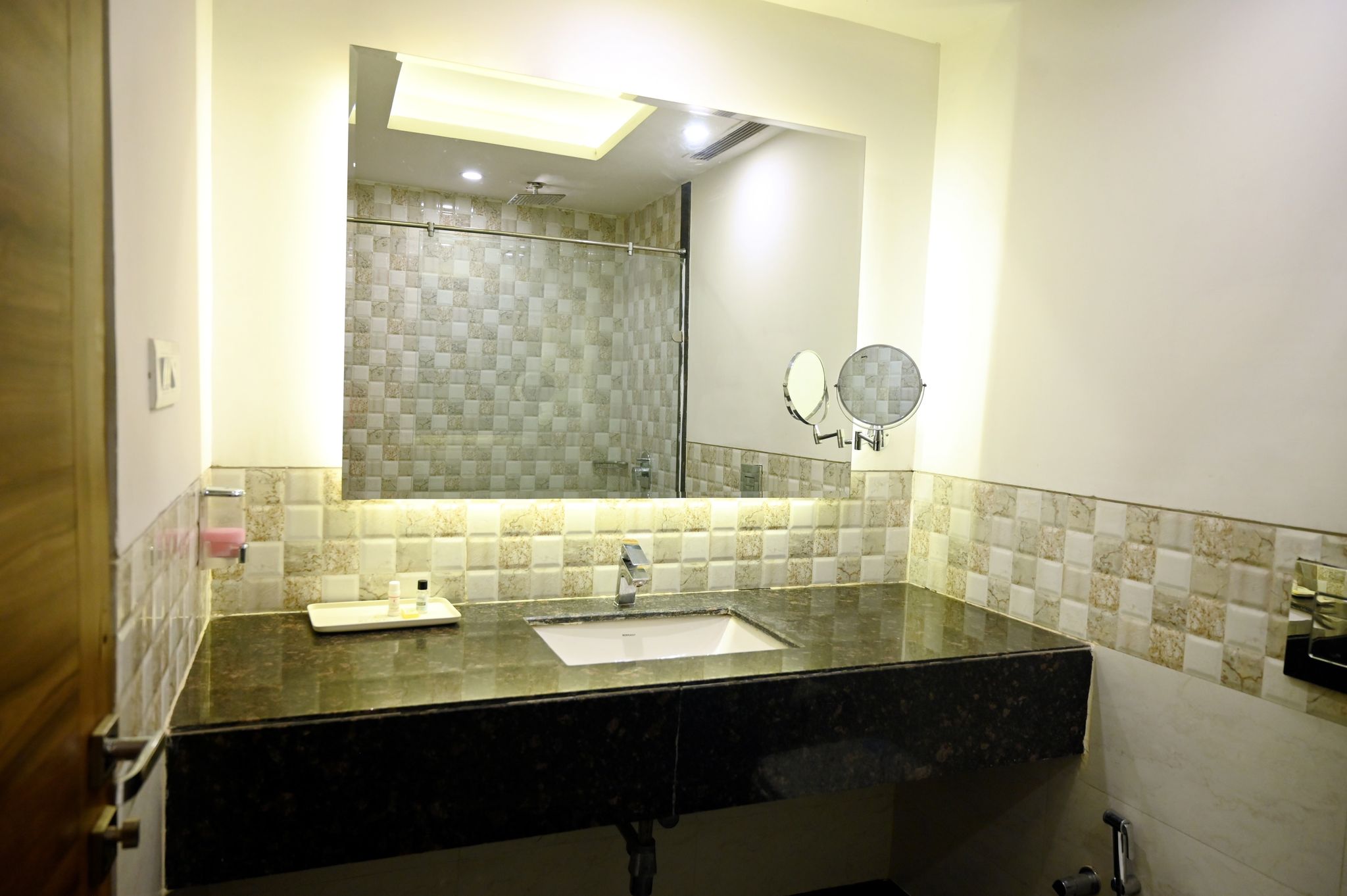 Hotel KC Cross Road Deluxe 9