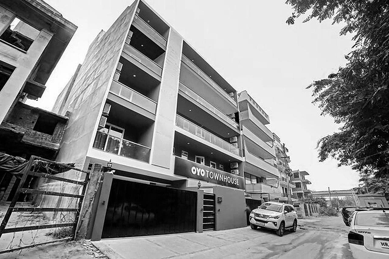 undefined Super Townhouse 557 Near Golf course road 6