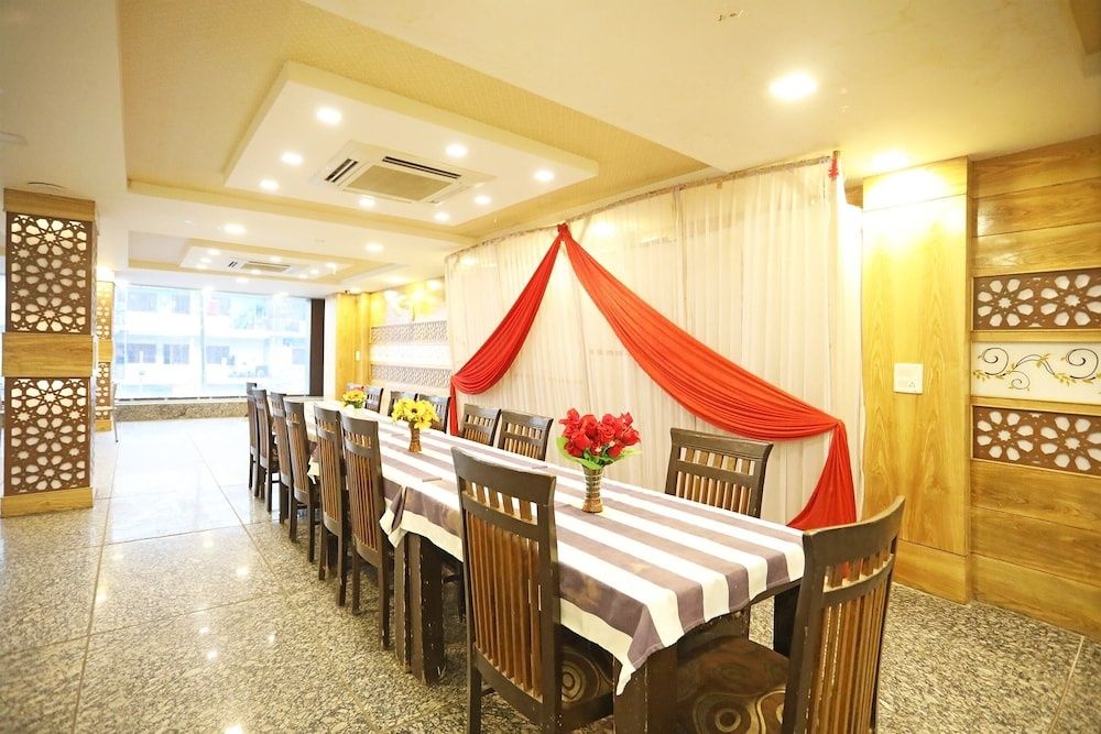 undefined Hotel O SHANTI PALACE 9