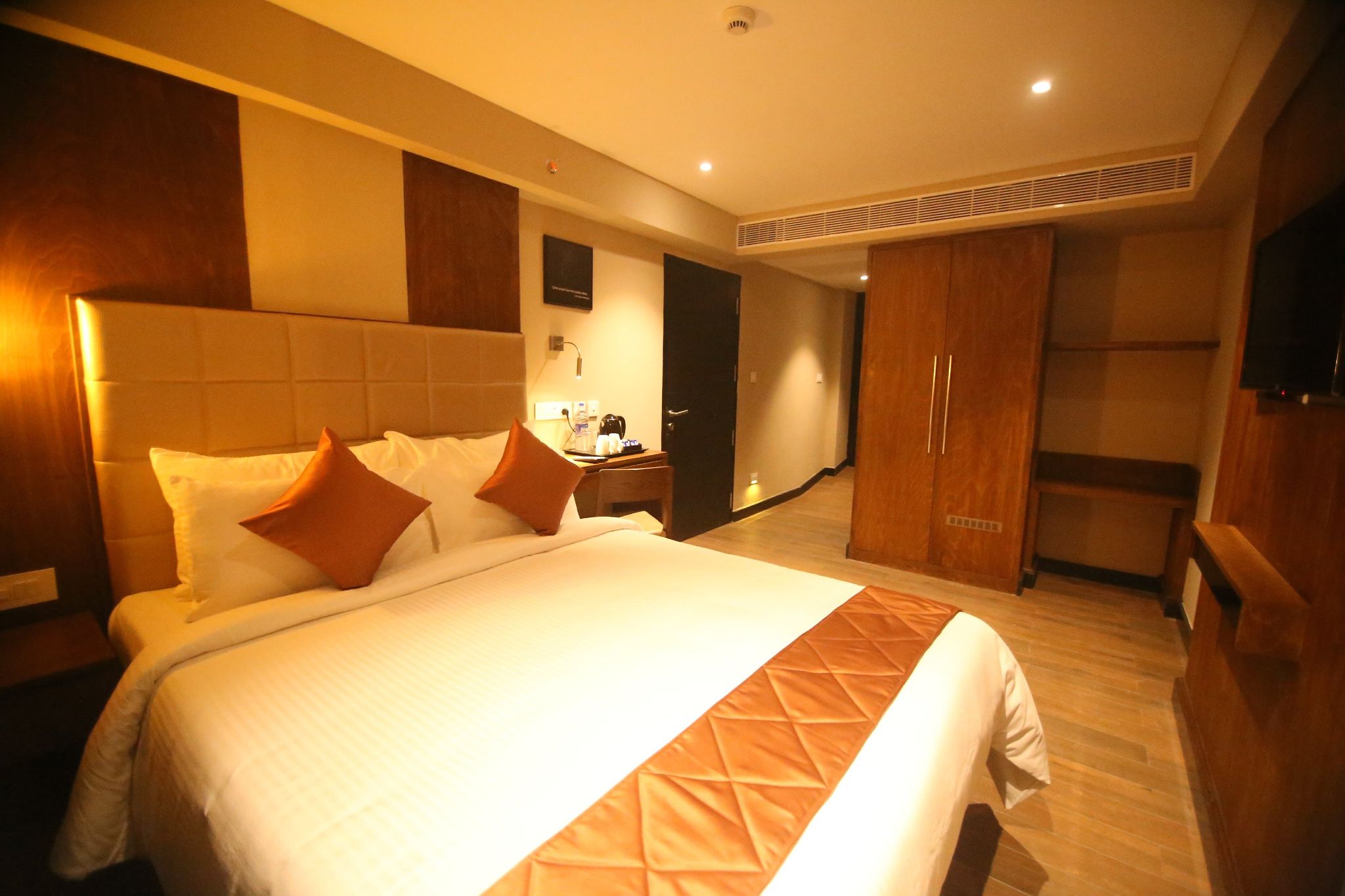 Deluxe Double Room (2 Adults + 1 Child)