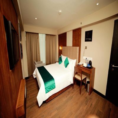 Deluxe Double Room (2 Adults + 1 Child)