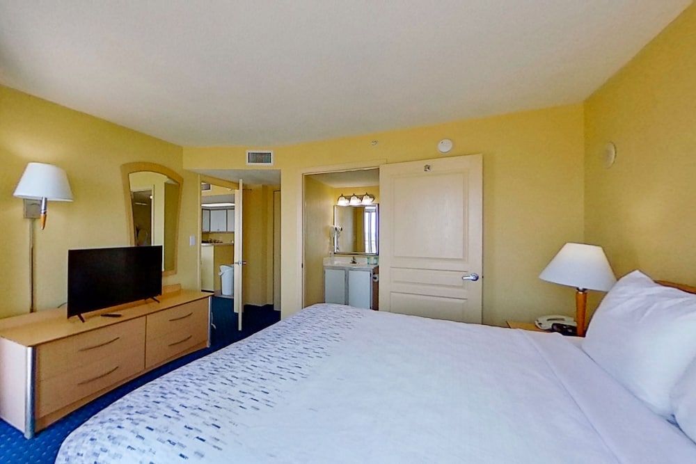 Bay Watch Resort & Conference Center Condo, 2 Bedrooms (Oceanfront) 5