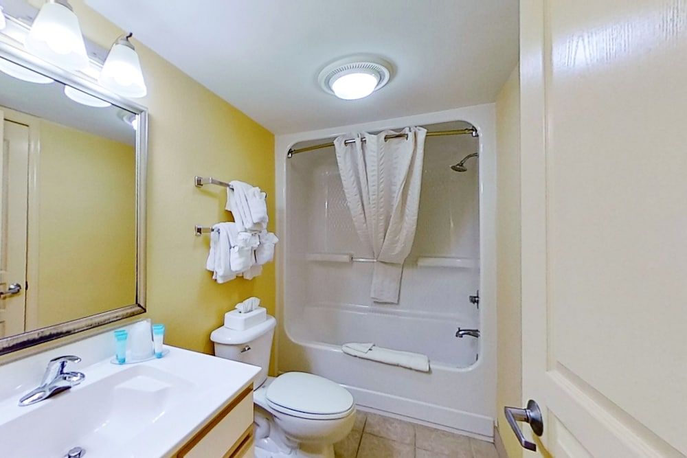 Bay Watch Resort & Conference Center Condo, 2 Bedrooms (Oceanfront) 13