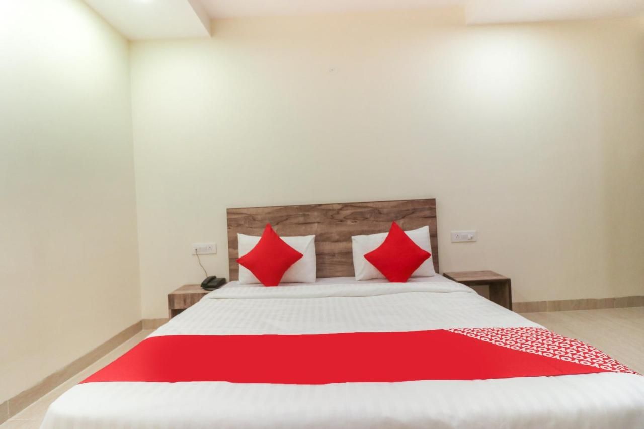 undefined Hotel O Comfort Residency Near Artemis Hospital 9