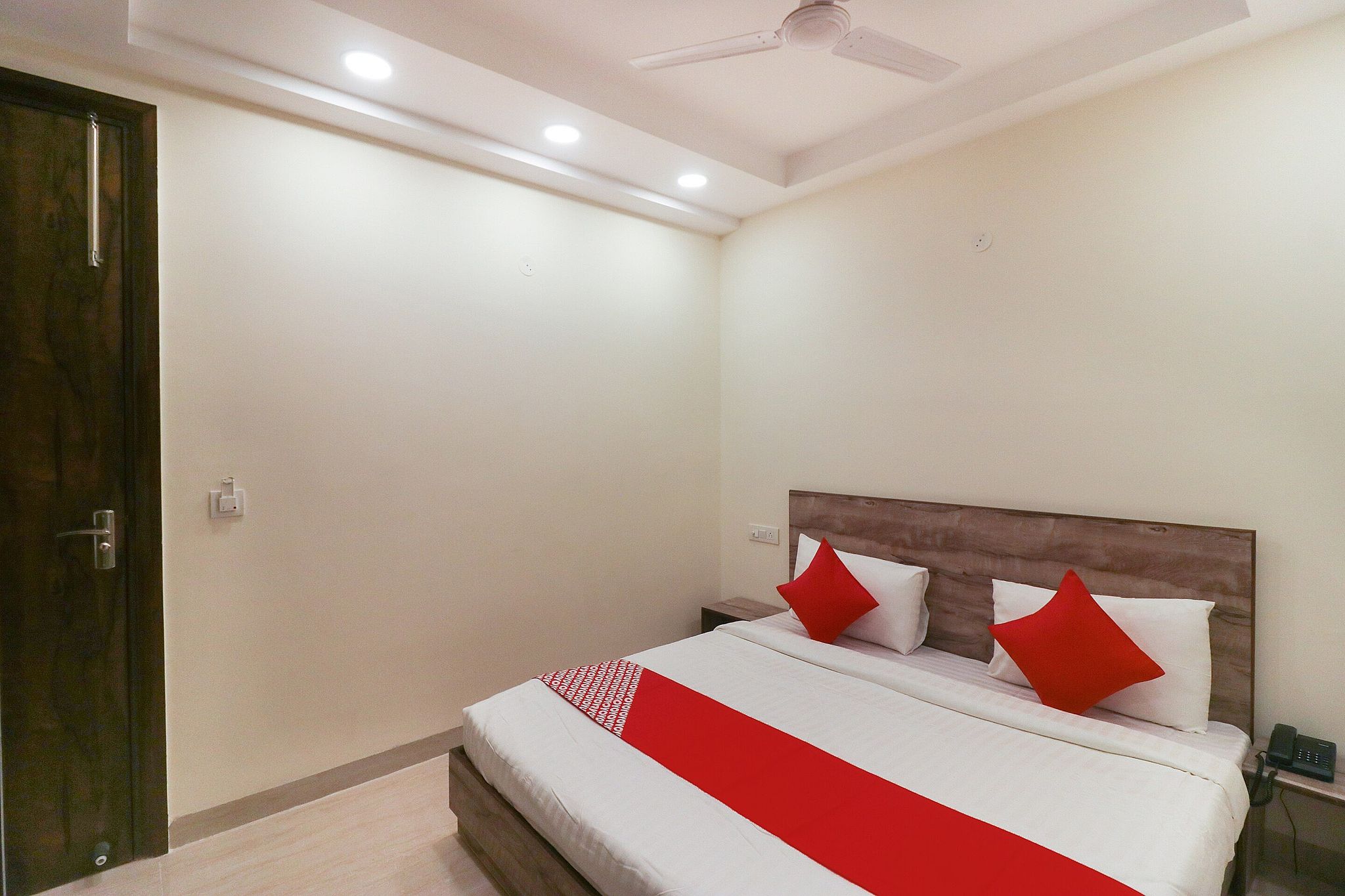 undefined Hotel O Comfort Residency Near Artemis Hospital 9