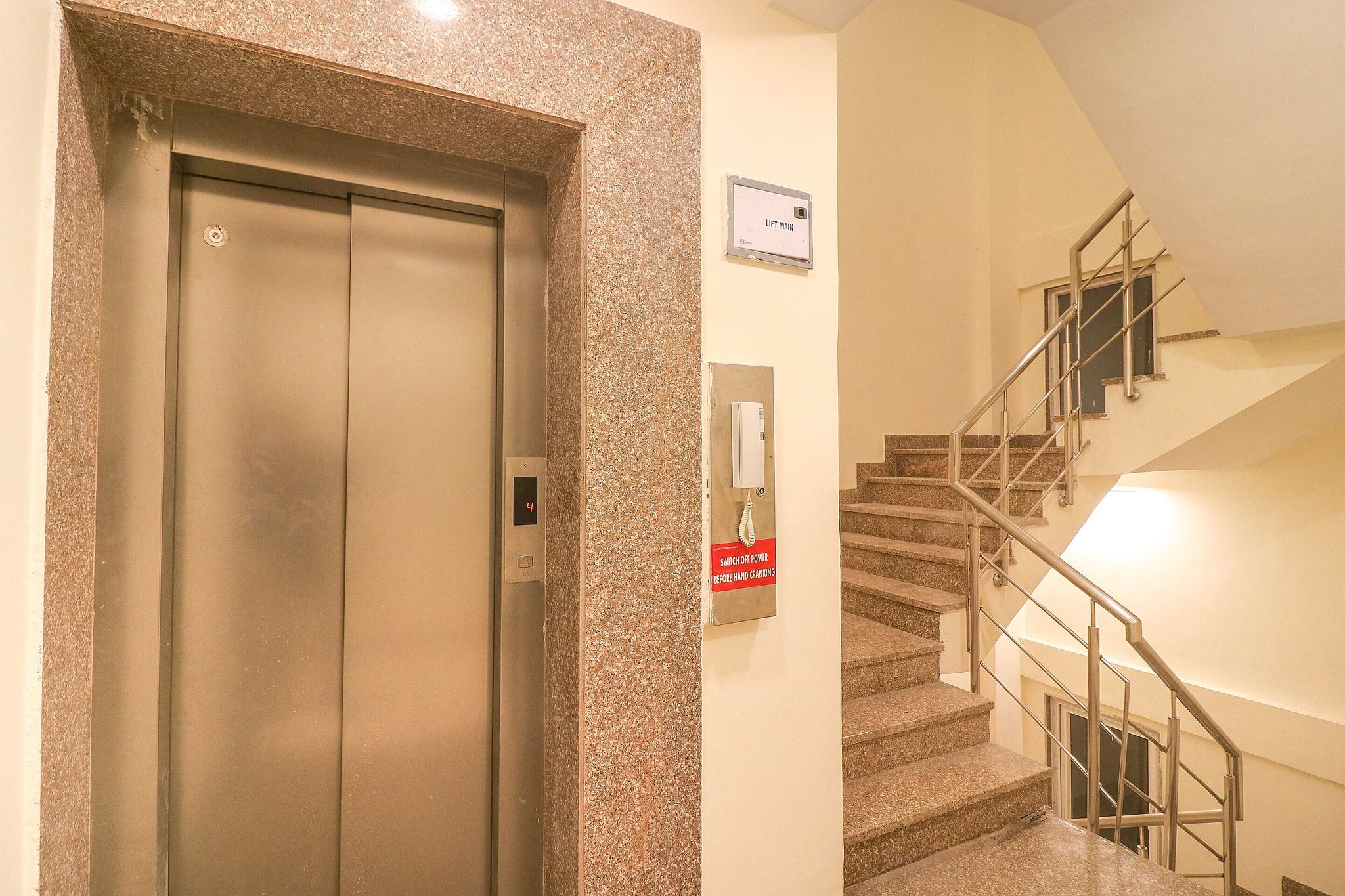 undefined Hotel O Comfort Residency Near Artemis Hospital