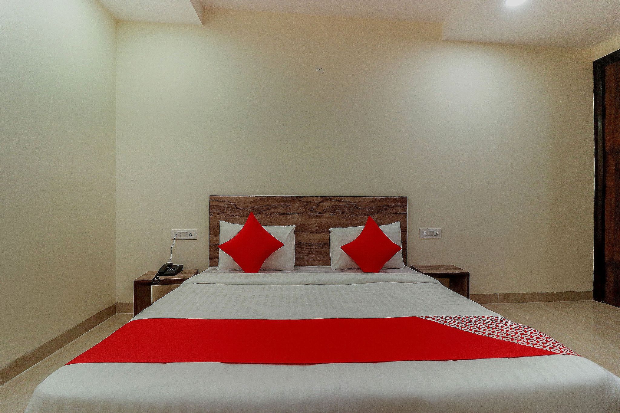 undefined Hotel O Comfort Residency Near Artemis Hospital 10