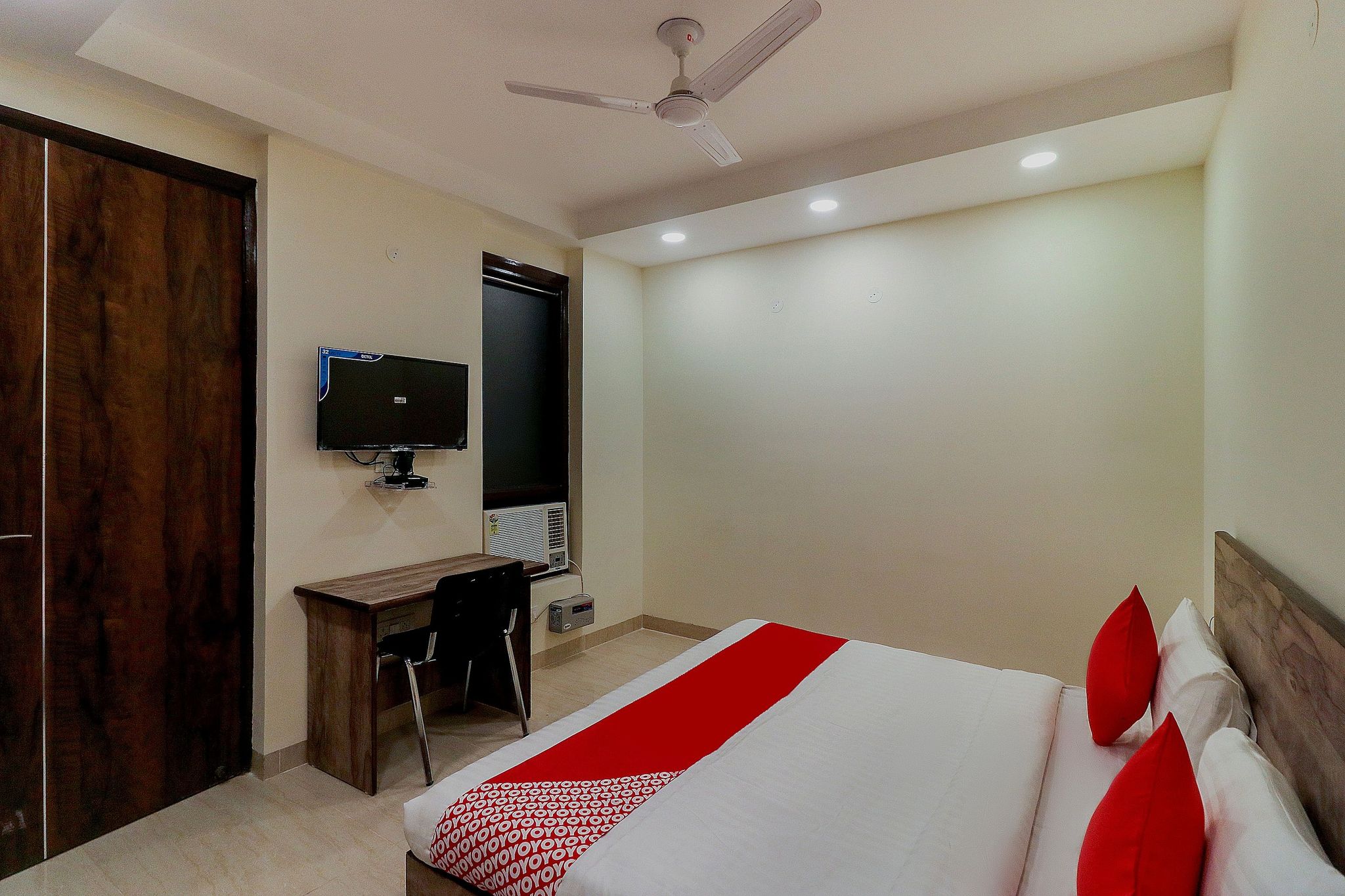 undefined Hotel O Comfort Residency Near Artemis Hospital 10