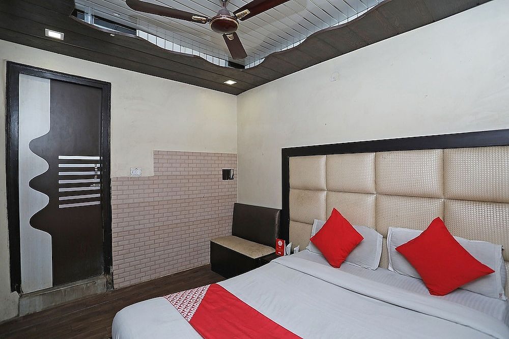 undefined Hotel O Shri Sai International 8