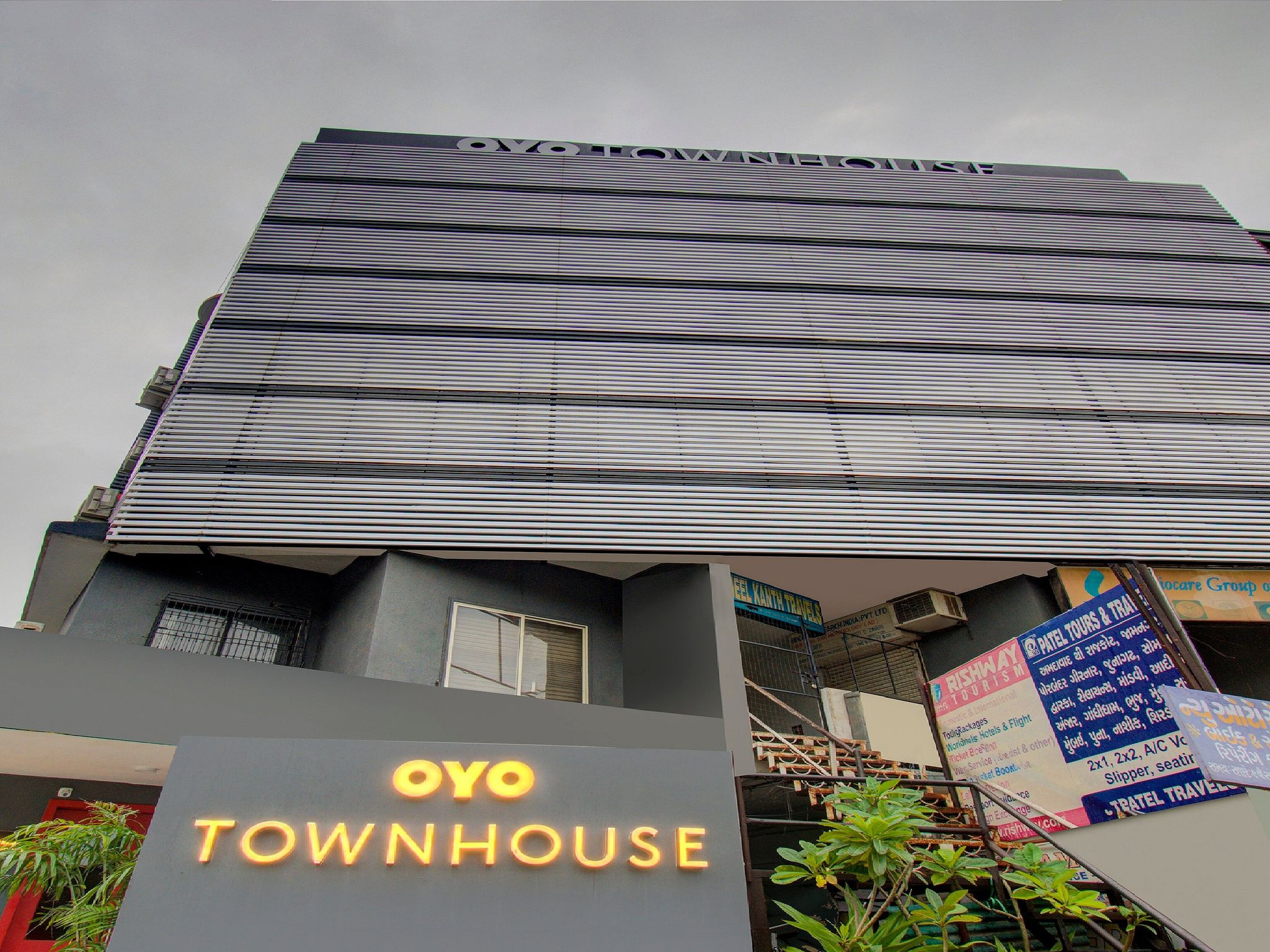 undefined OYO Townhouse 165 Netaji Road 6