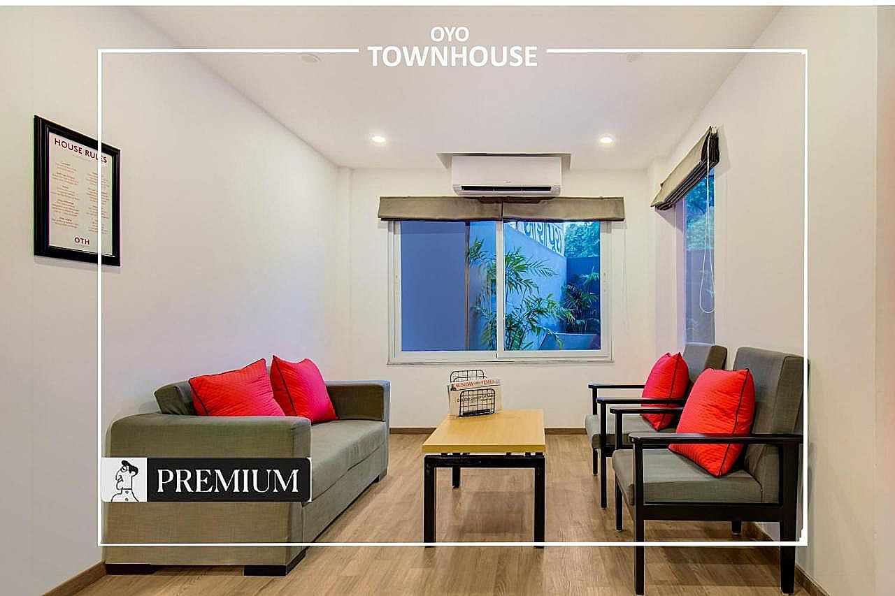 OYO Townhouse 165 Netaji Road