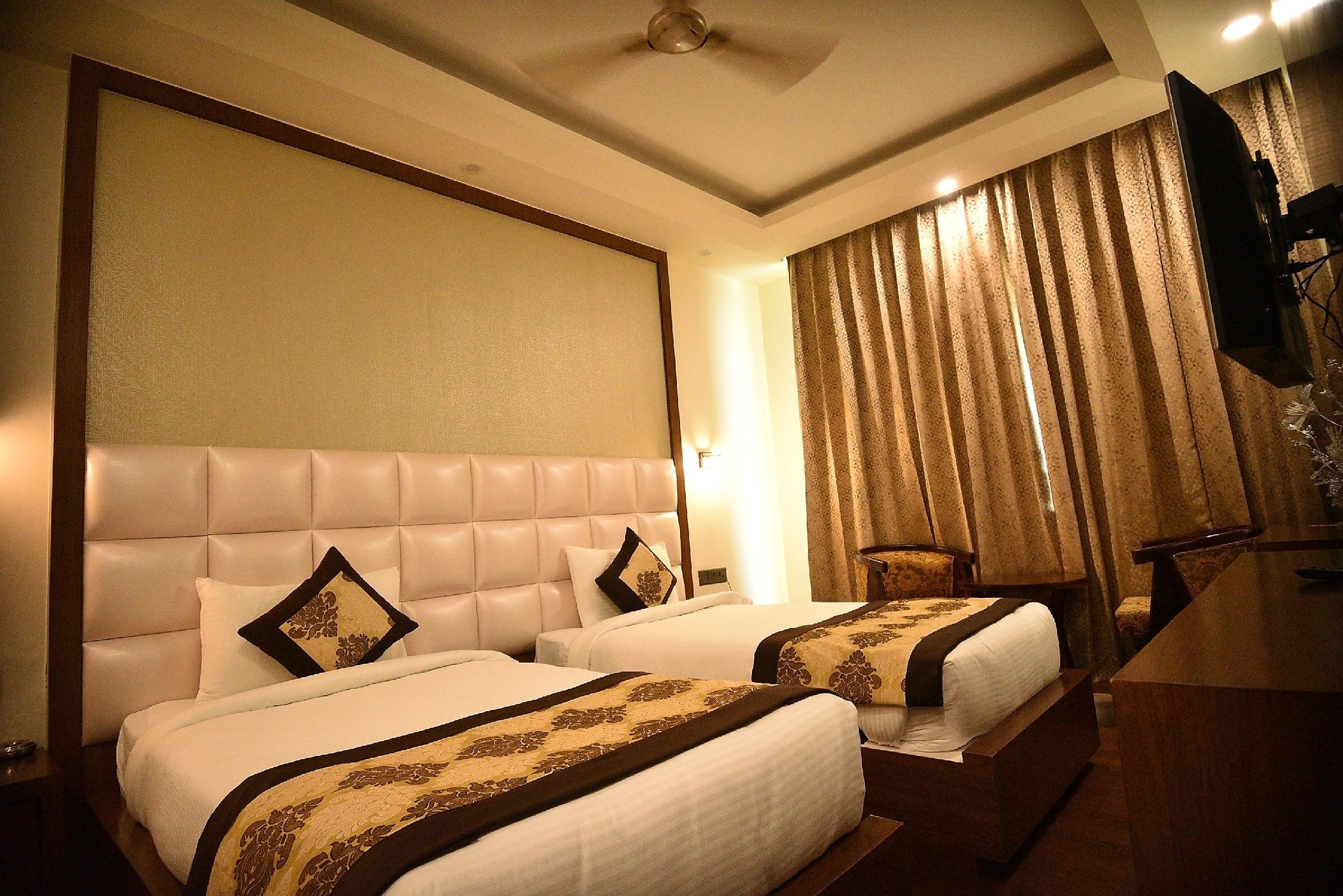 Hotel SK Grand Deluxe Room 9