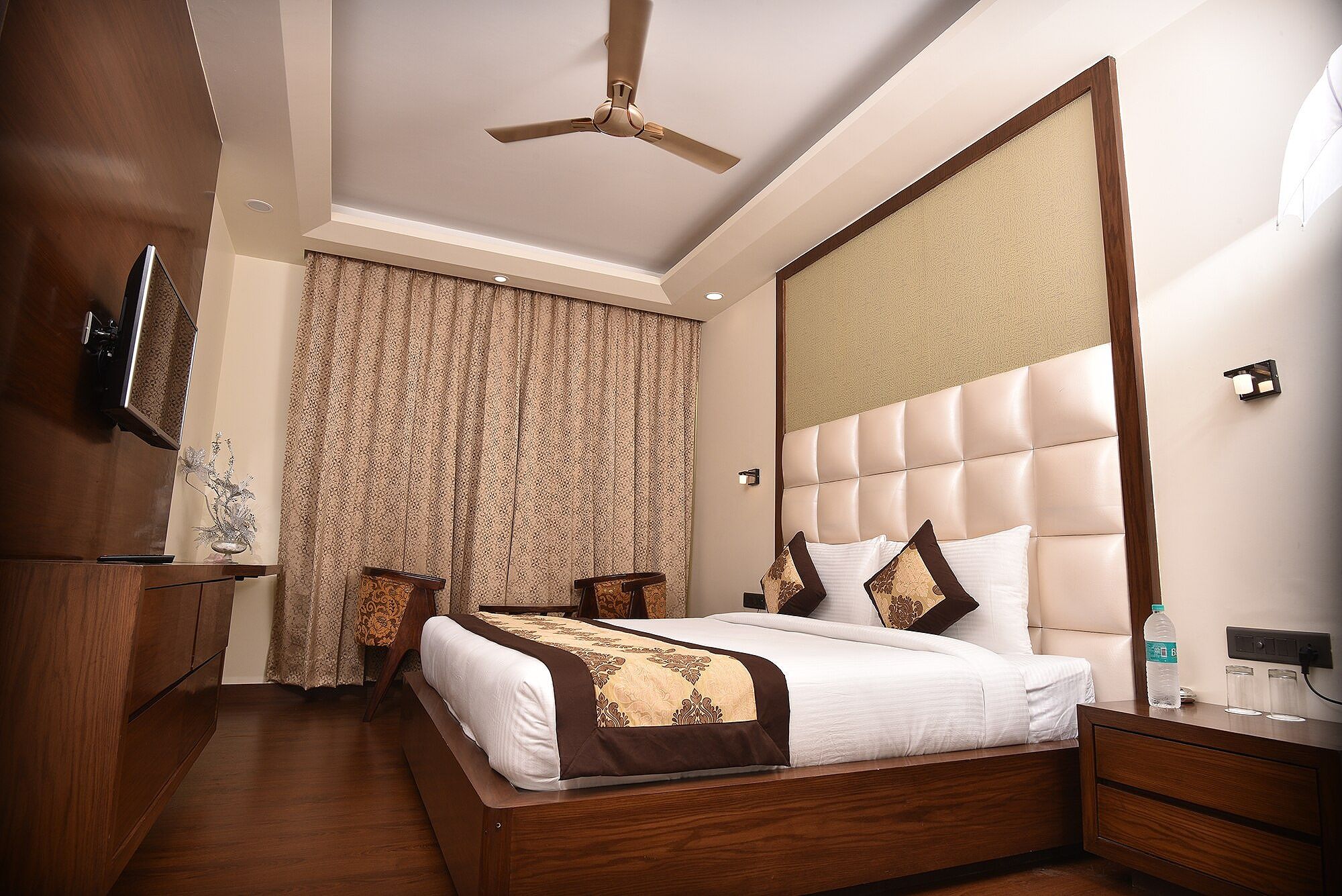 Hotel SK Grand Deluxe Room 8