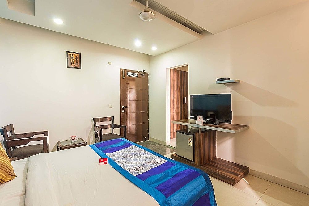 OYO 3863 Iris Deluxe Double or Twin Room, 1 King Bed, Smoking