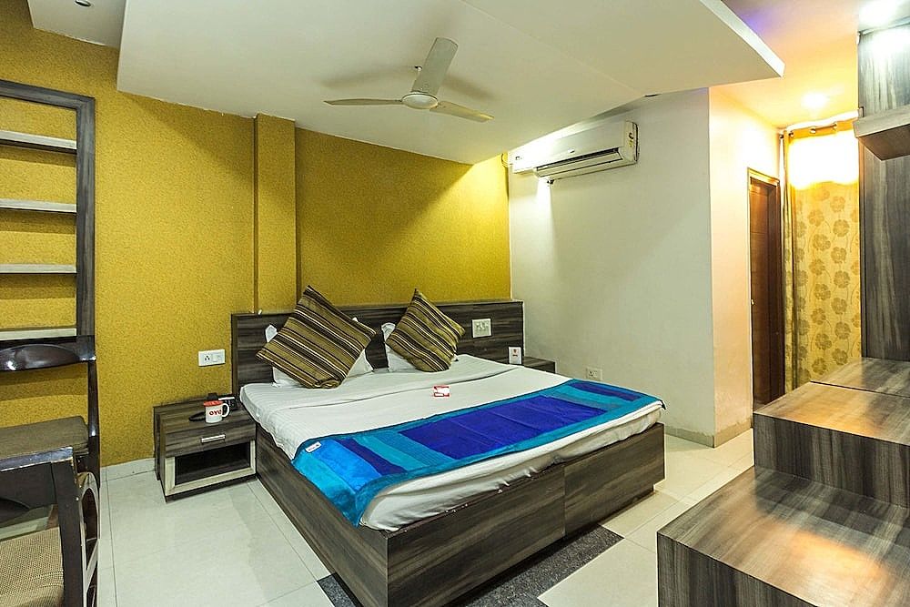 OYO 3863 Iris Deluxe Double or Twin Room, 1 King Bed, Smoking 6