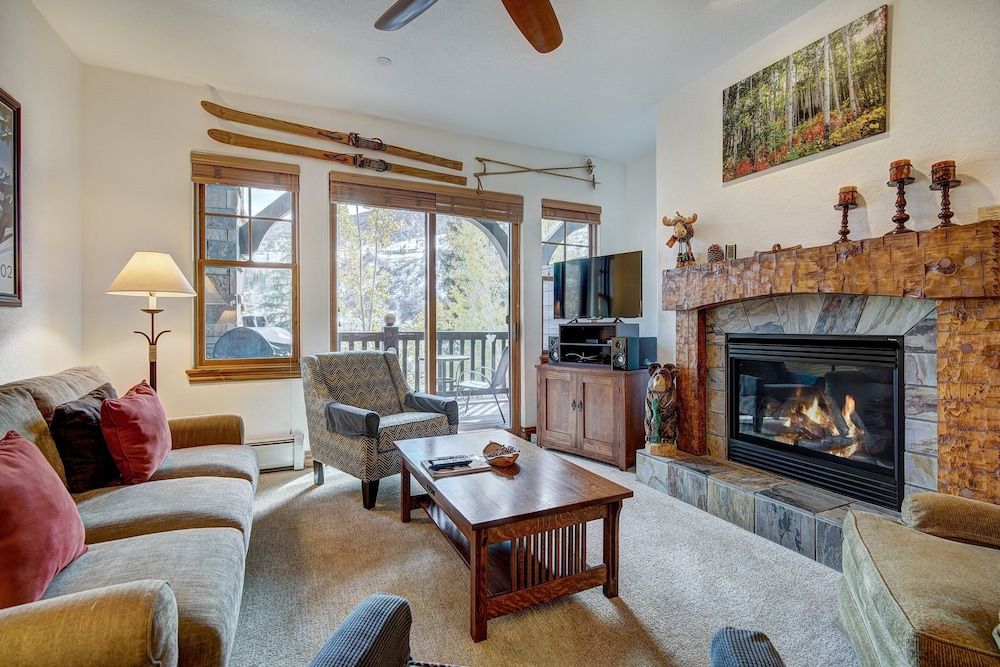 Condo, 2 Bedrooms