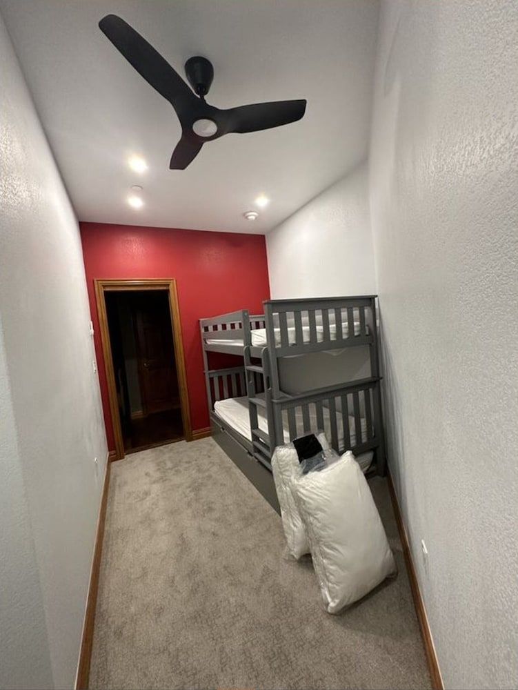 Room, 2 Bedrooms (+ Den)