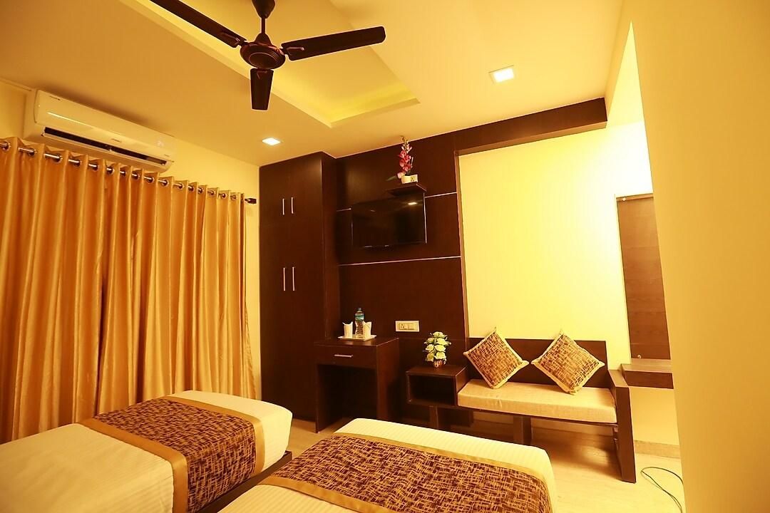 The Crescent Suites Deluxe Double 5