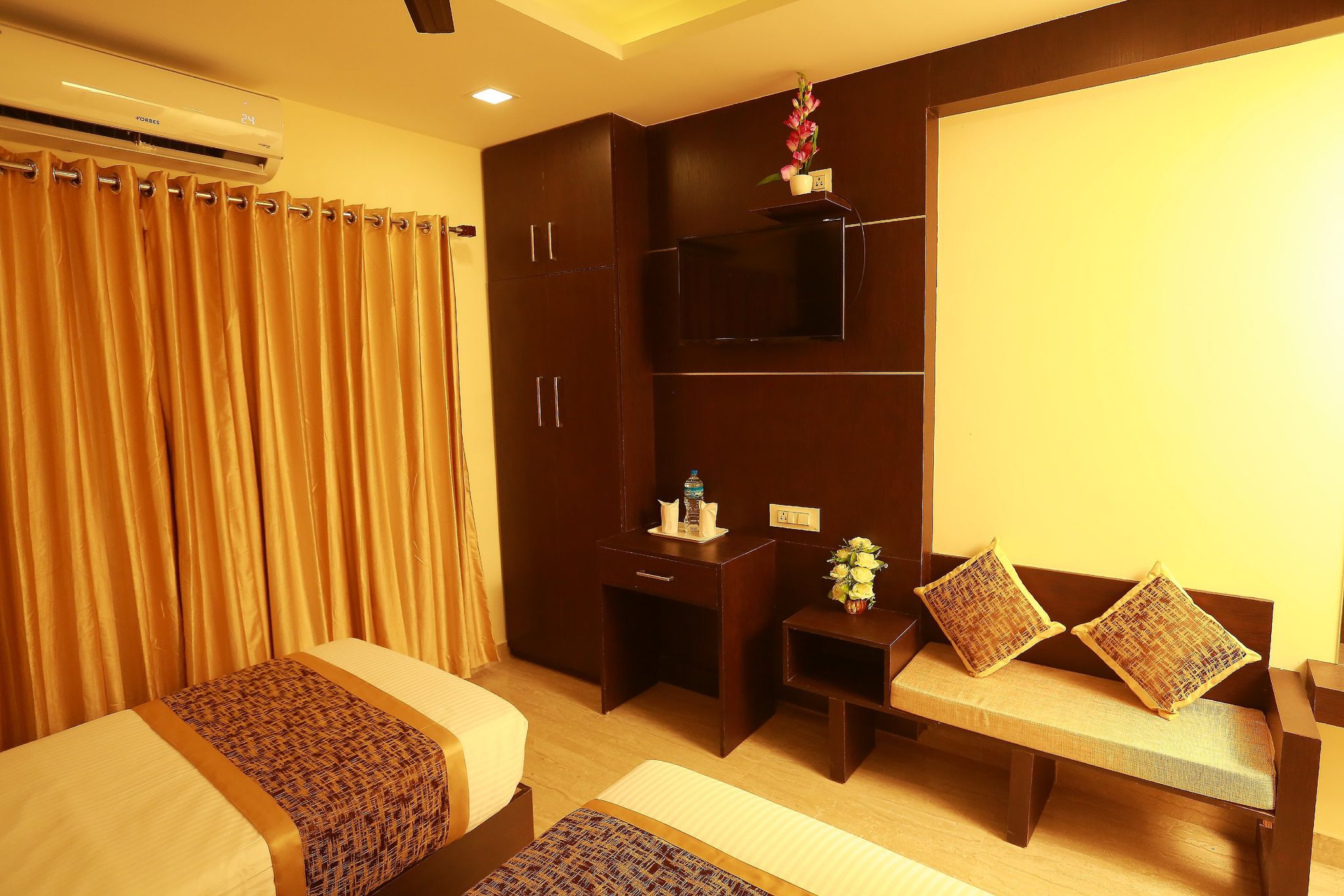 The Crescent Suites Deluxe Double 6