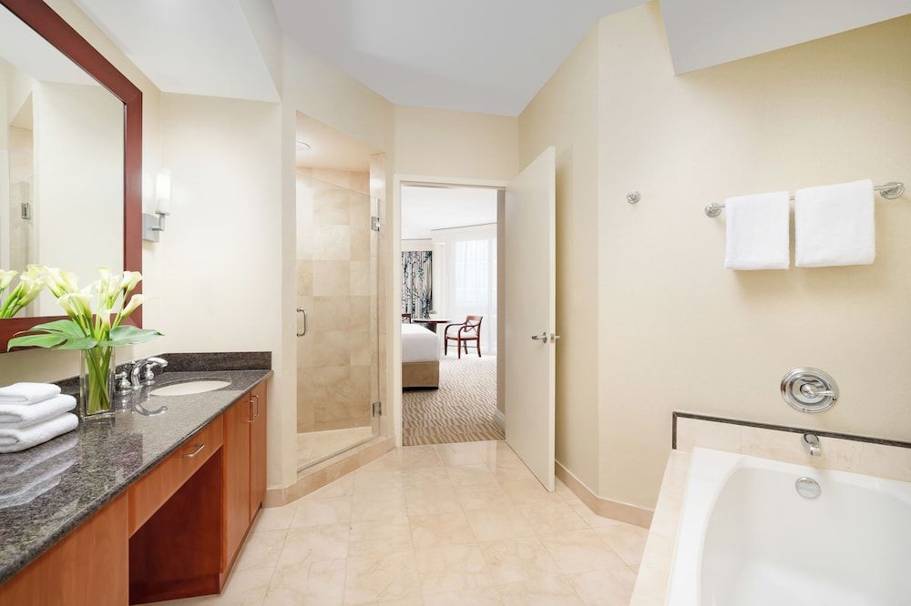 Trump International Beach Resort Suite, 1 Bedroom, Kitchen, Oceanfront 5