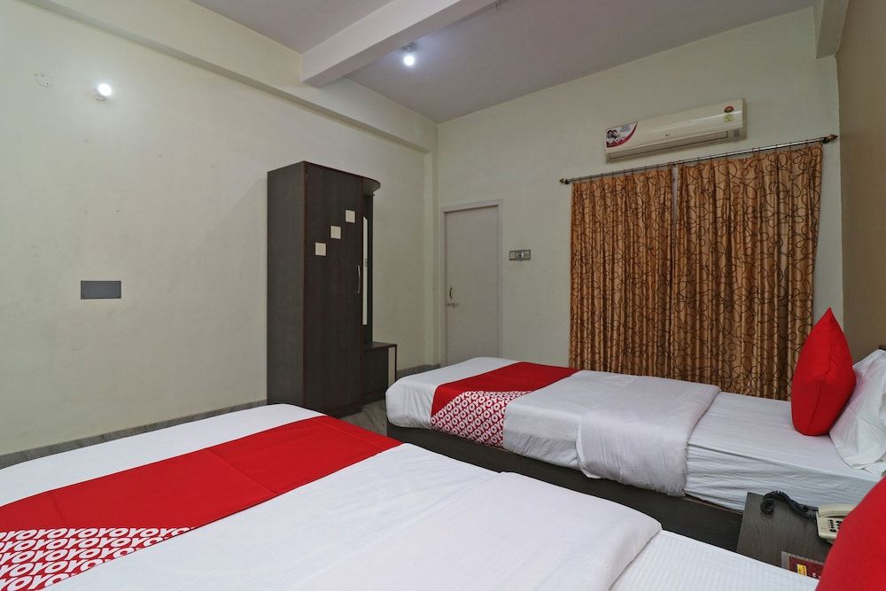 undefined OYO 37989 Hotel Debarshi 6