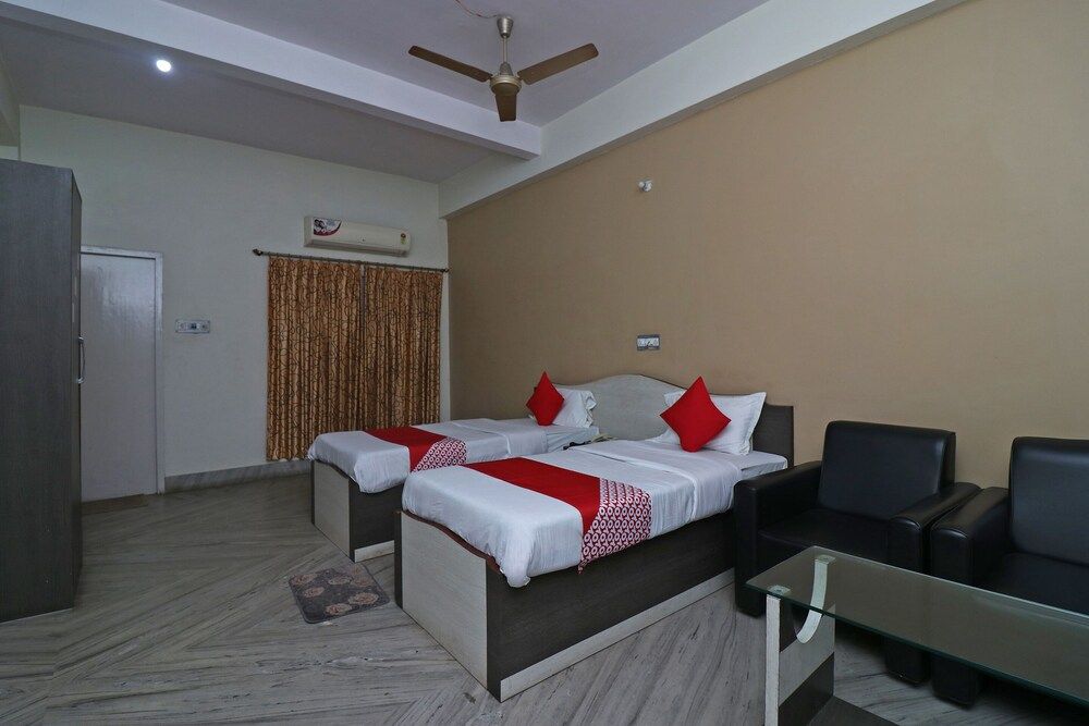 undefined OYO 37989 Hotel Debarshi 8