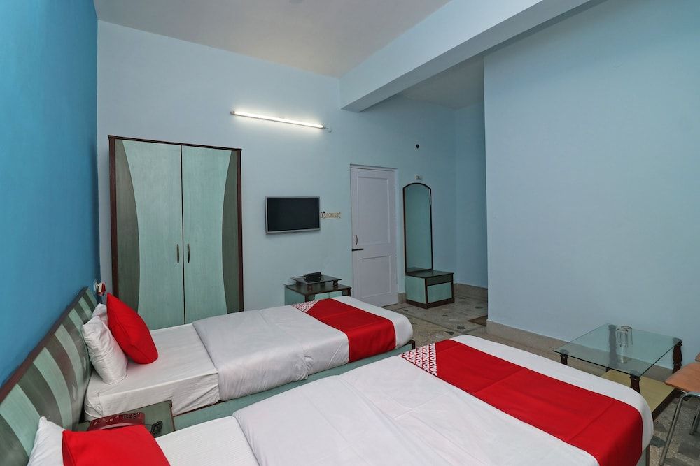 undefined OYO 37989 Hotel Debarshi 4