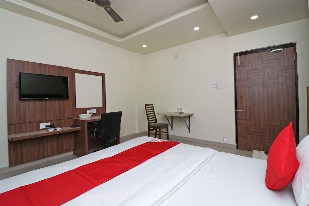undefined OYO 37989 Hotel Debarshi 5