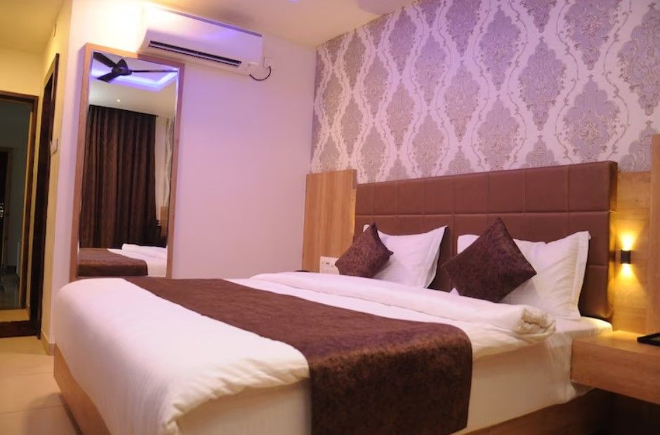 Hotel Devkinandan Deluxe Double Bed AC
