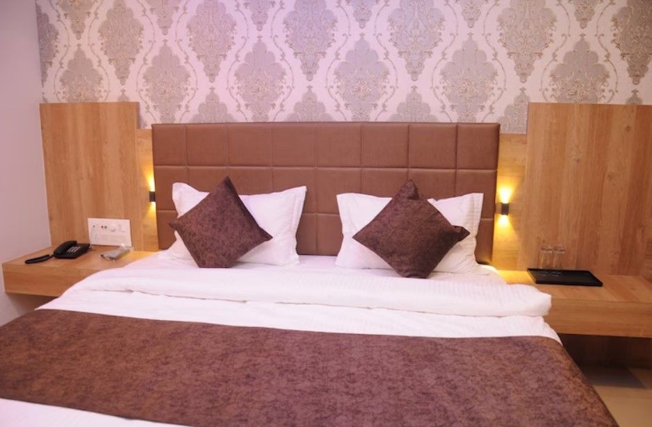 Hotel Devkinandan Deluxe Double Bed AC 2