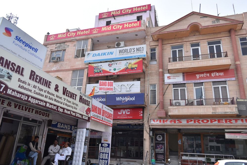 undefined OYO 24112 Mid City Hotel