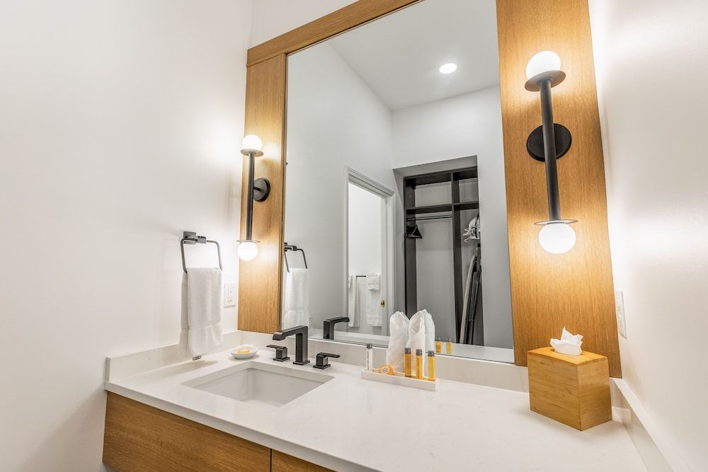 Destination Geneva National Deluxe Room, 2 Queen Beds 5