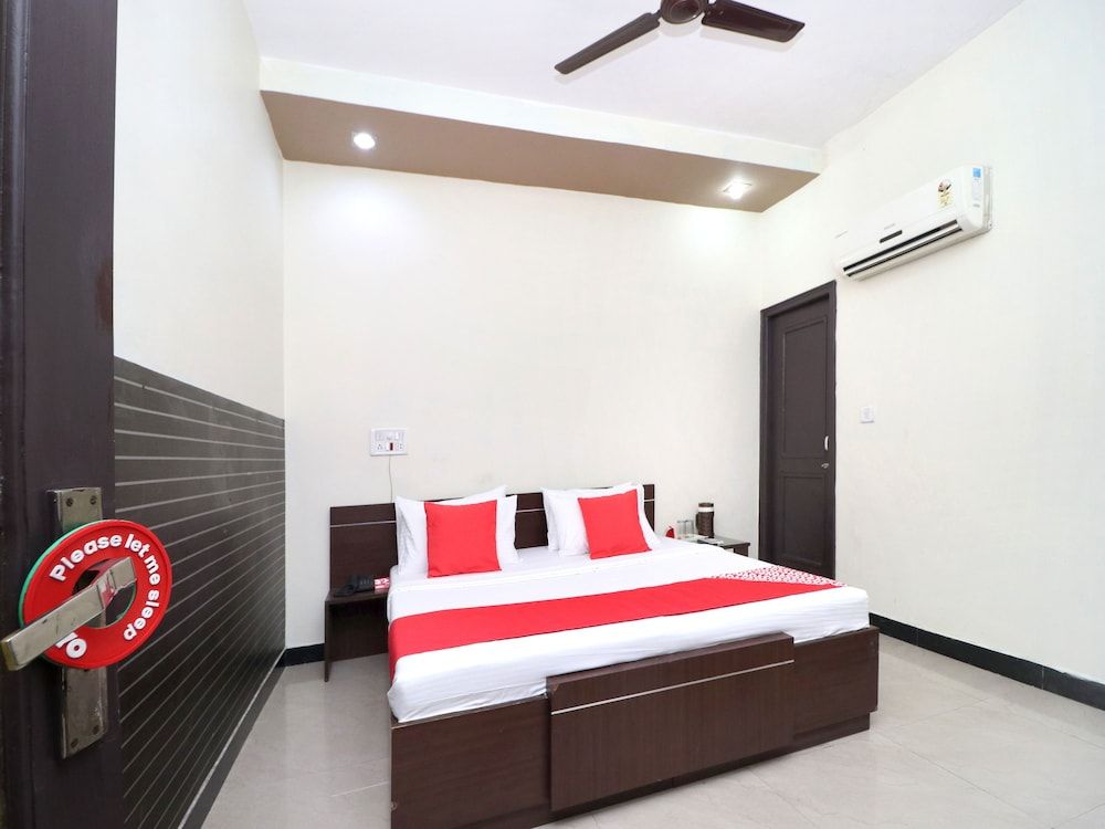 undefined OYO 14860 Hotel Silver Star 8