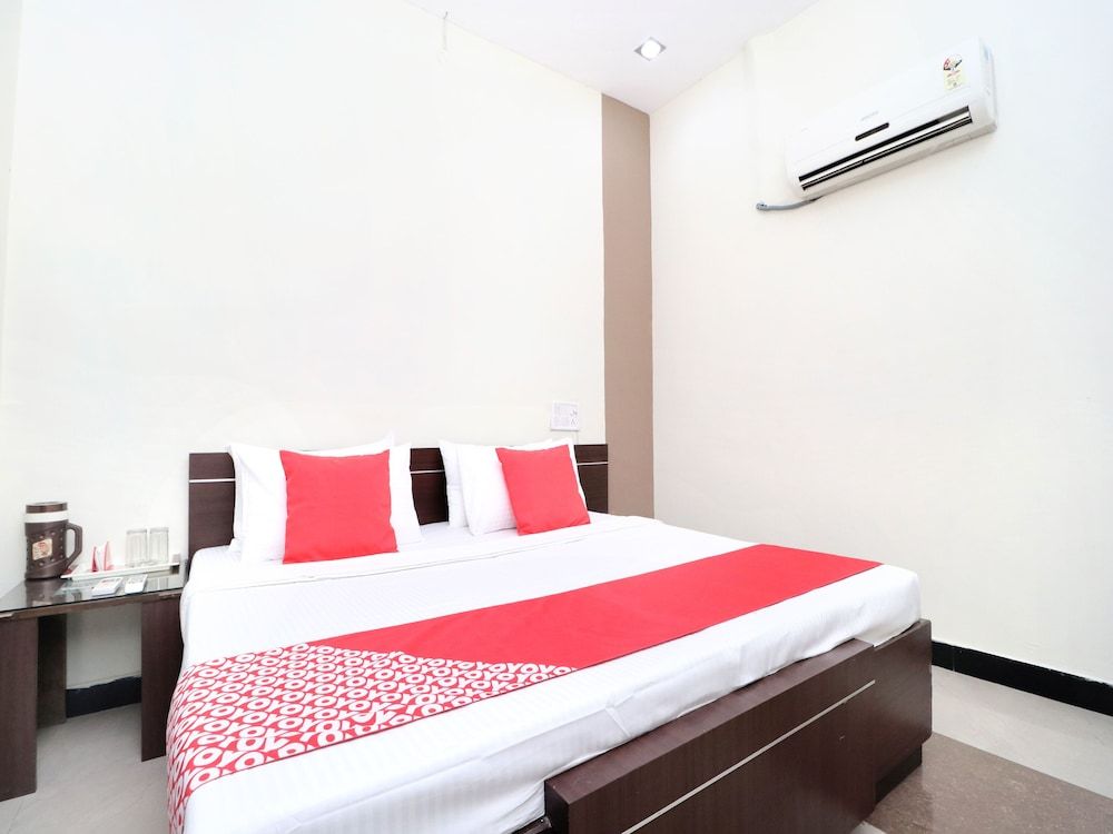 undefined OYO 14860 Hotel Silver Star 3