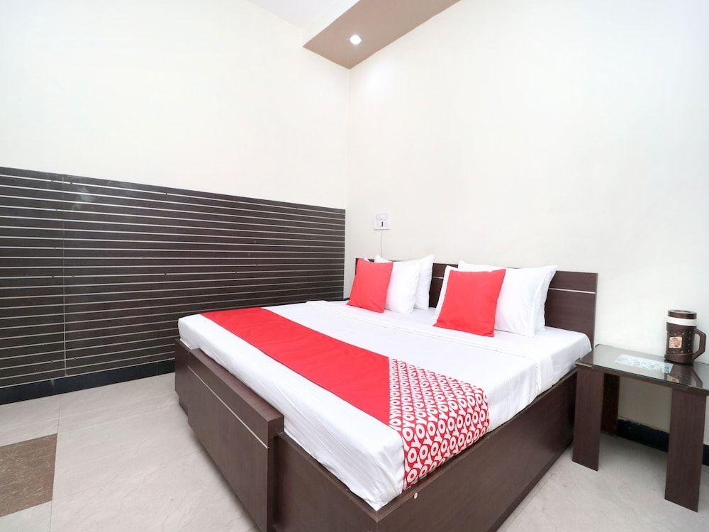 undefined OYO 14860 Hotel Silver Star 10