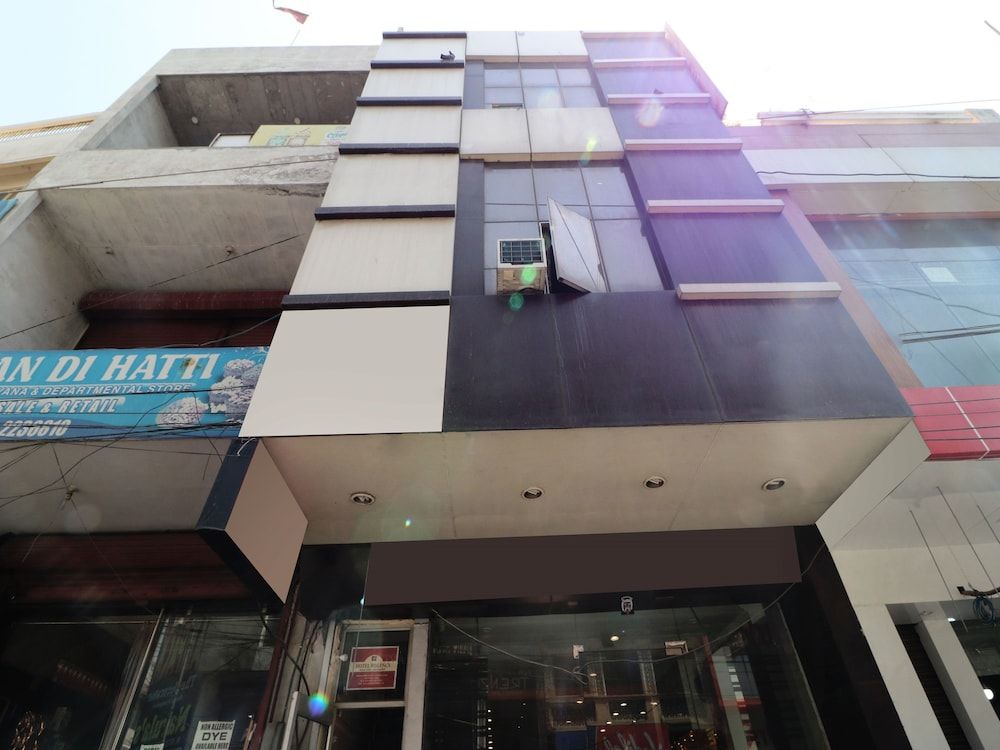 undefined OYO 14860 Hotel Silver Star