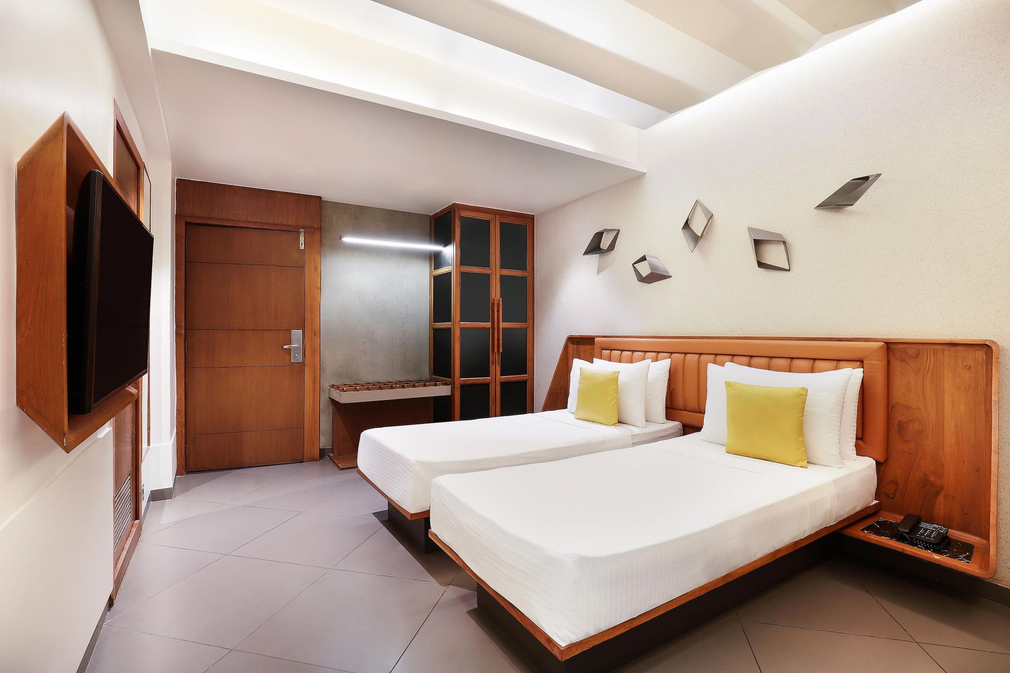 DELUXE ROOM KING
