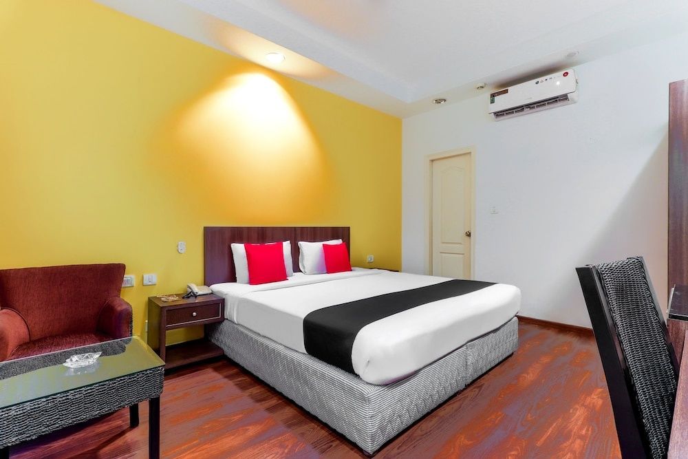 Capital O 46356 White Mg(BLR1693) Classic Double or Twin Room 2