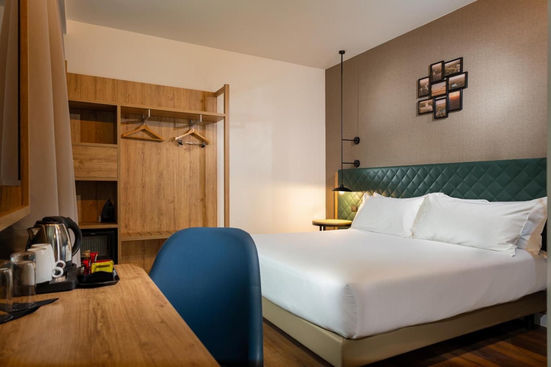 Queen Accessible Room