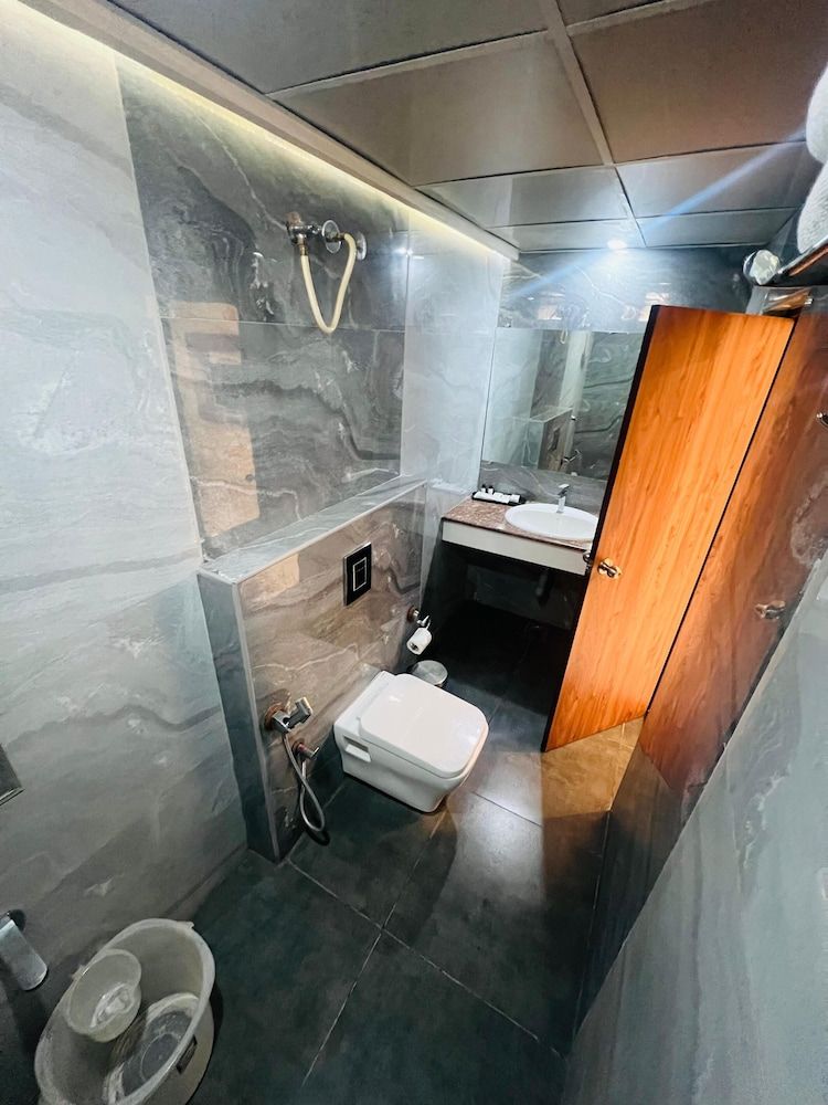 Hotel Monarch International Executive Double or Twin Room 6