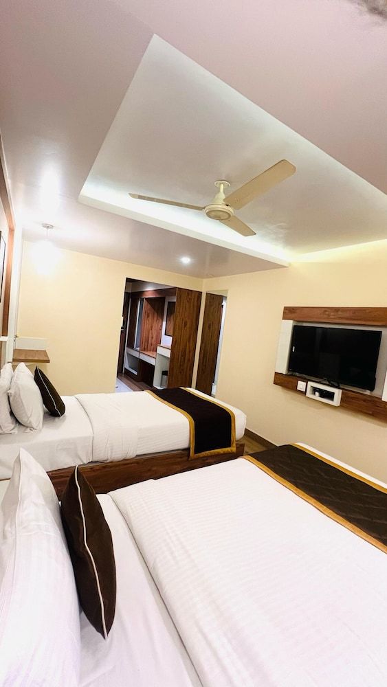 Hotel Monarch International Executive Double or Twin Room